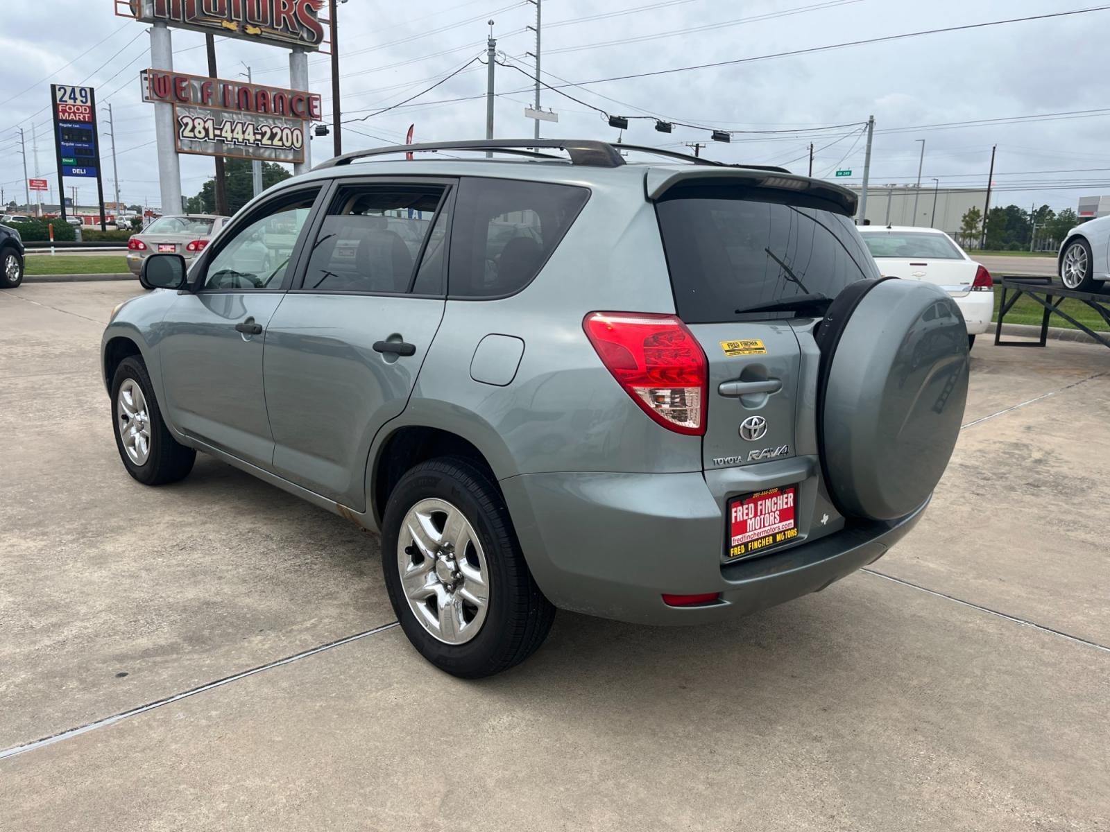 2008 green /TAN Toyota RAV4 Base I4 4WD (JTMBD33V685) with an 2.4L L4 DOHC 16V engine, 4-Speed Automatic transmission, located at 14700 Tomball Parkway 249, Houston, TX, 77086, (281) 444-2200, 29.928619, -95.504074 - Photo #4